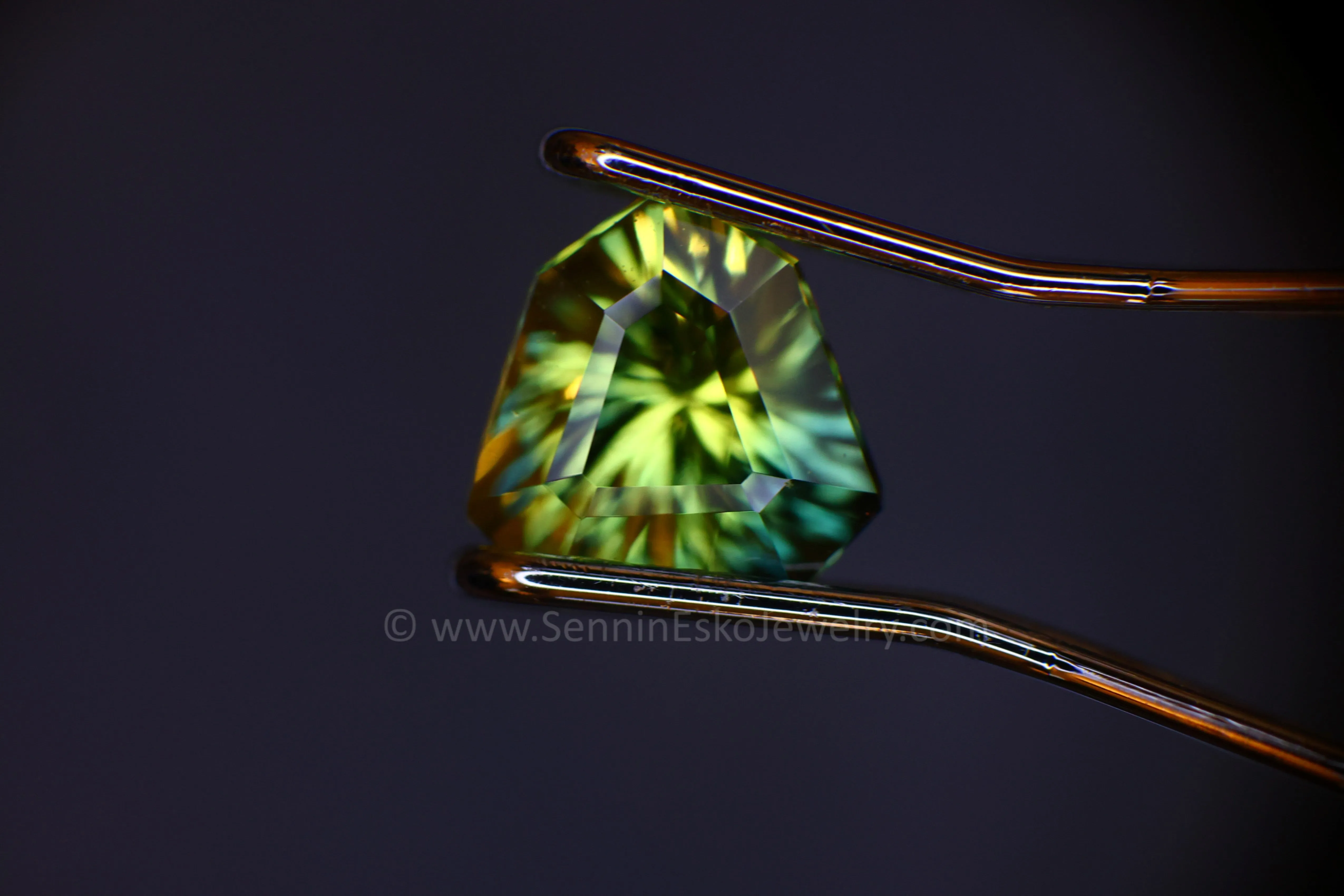 0.61ct Blue/Green/Yellow Sapphire Arrowhead, 4.8x4.9mm - Galaxy cut
