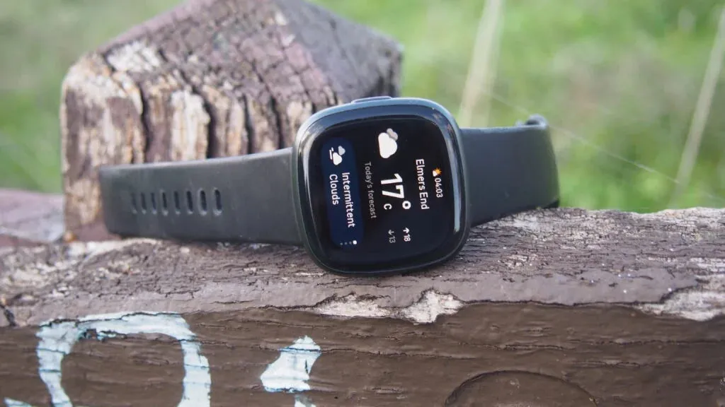 Fitbit Versa 4 Fitness Smartwatch